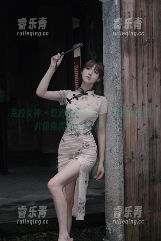 克拉女神 - 舒彤的天台写真，观看精美图片仿佛置身梦境之中！.txt