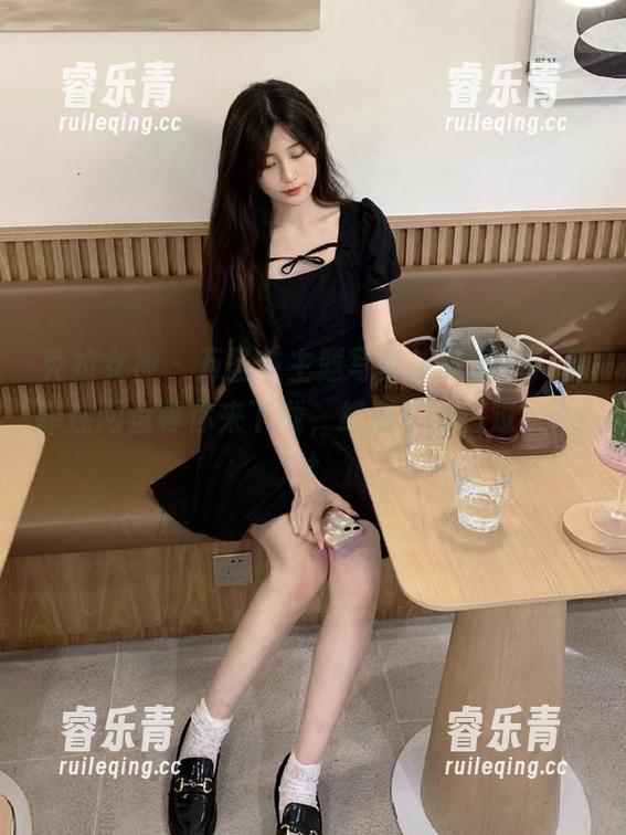 克拉女神 - 万圣节主题写真新鲜出炉，菲菲在网盘等你来下载，绝对不容错过！.txt