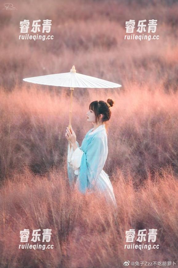 兔子Zzz不吃胡萝卜 超可爱的最新图库:兔子Zzz不吃胡萝卜的独特写真《紫丁香》让你心动不已!.txt