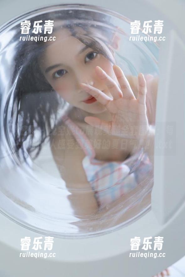 兔宝妮to 微密圈 - 兔宝妮to展现美腿全套图集:每一寸都让人感受到美好的夏日气息!.txt