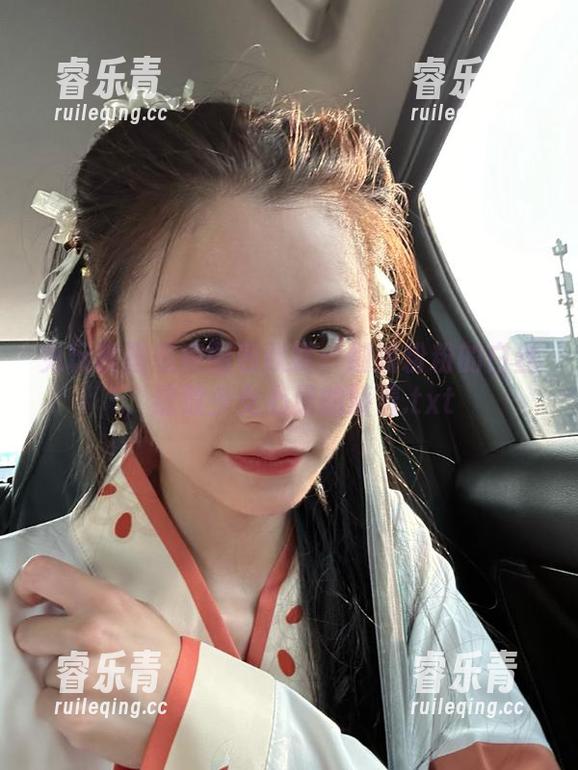 兔玩映画 兔玩映画私房图包欣赏:细腻粉粉的白丝,绽放少女心灵的娇羞.txt