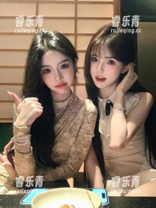 兔玩映画巨献忧郁少女图包，深情演绎青春的悸动与作品之美。.txt