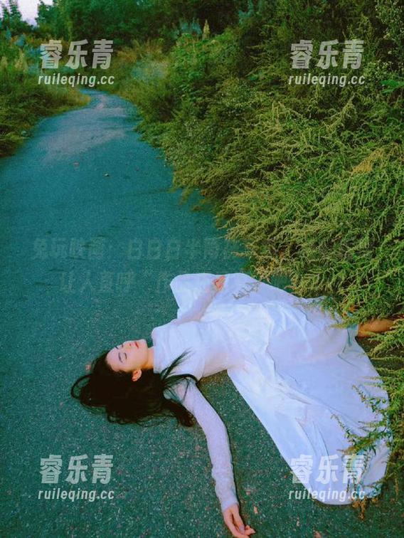 兔玩映画：白白白半筒袜写真，精彩程度让人直呼“作品还是算了吧”.txt