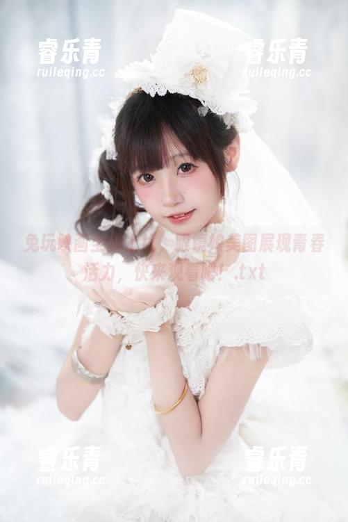 兔玩映画全新上线，眼镜娘美图展现青春活力，快来观看吧！.txt