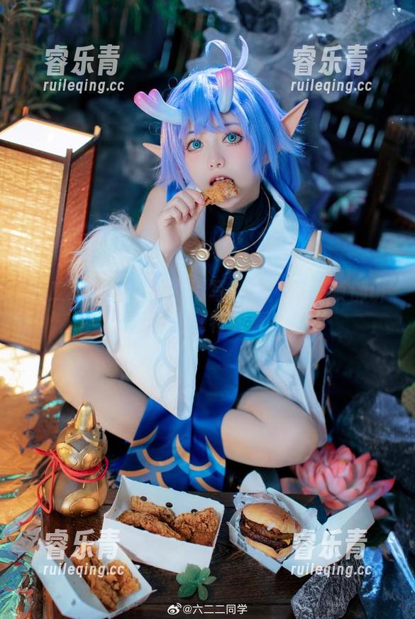 六二二同学短裙高清写真集：每一帧都讲述青春的独特故事.txt