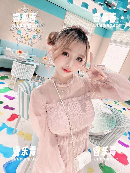 精致肉丝写真合集：冲田凛花rinka为你呈现的魅惑图片盛宴.txt