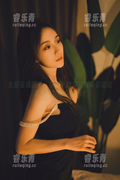 全新在线图集：凉凉子的双马尾带你走进青春的甜美世界.txt