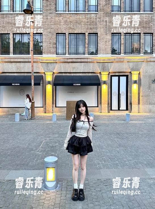 初夏女神-双双 初夏女神 - 最新写真展现,双双透明图包限时免费,快来获取这份视觉盛宴!.txt