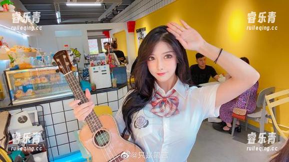 只是简言呈现校服图包分享：每一寸都是青春的纪念与感动.txt