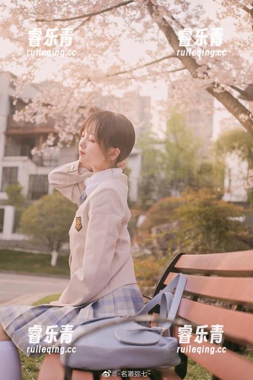 名濑弥七 名濑弥七白色内衣写真作品美图分享,唤起你内心深处的柔美幻想.txt