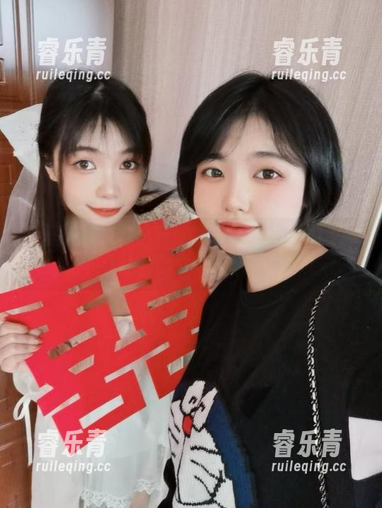 在圣诞节来临之际，啊日日_Ganlory的写真下载让你的节日更添色彩！.txt