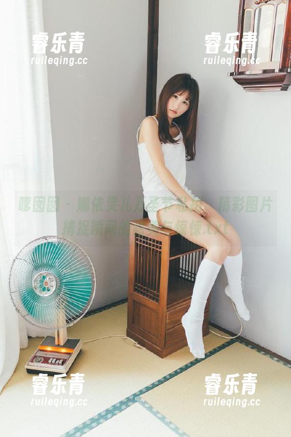 嗲囡囡 - 娜依灵儿万圣节私拍，精彩图片捕捉瞬间的甜美与惊悚.txt