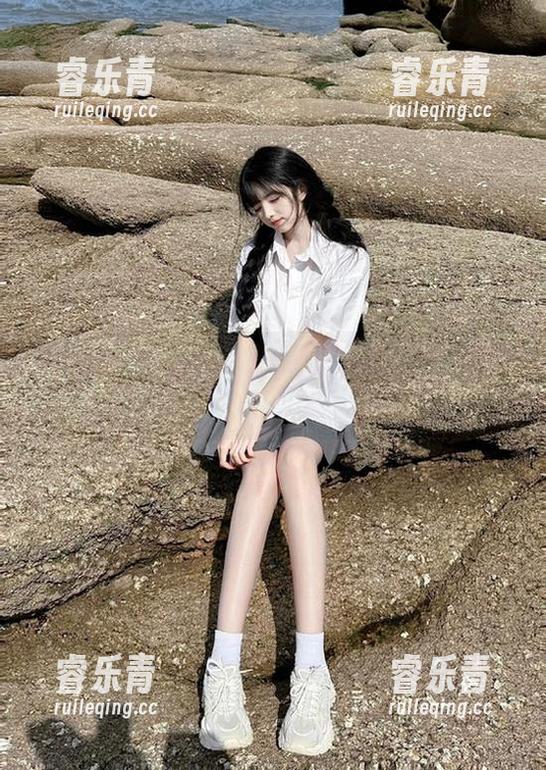 嗲囡囡 - 每一件白衬衫都有故事，娜依灵儿分享她的精美套图.txt