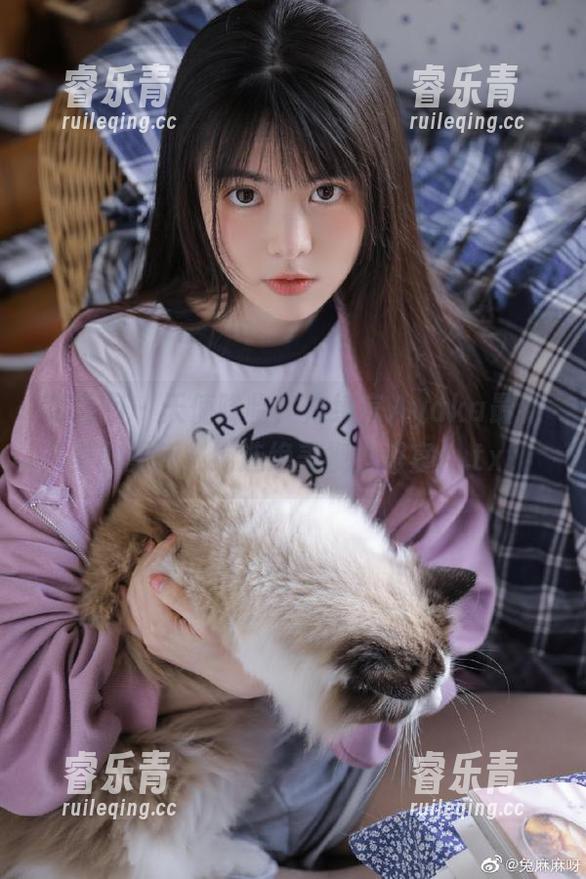 嗲囡囡 - 天使降临！方绮言Ayaka最新美图更新，缔造绝美视觉盛宴！.txt