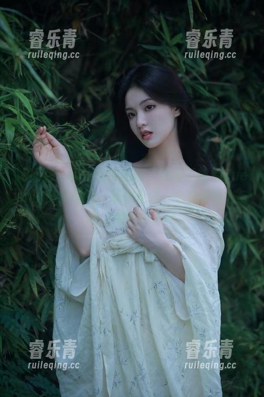 嗲囡囡-王婉悠Queen 嗲囡囡 - 惊艳你的眼球,观看王婉悠Queen的日常原图,带你走进一个充满阳光与色彩的世界.txt