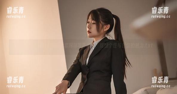 坏露露香宝 体验坏露露香宝的全套网袜写真作品,绽放个性与自信的魅力.txt