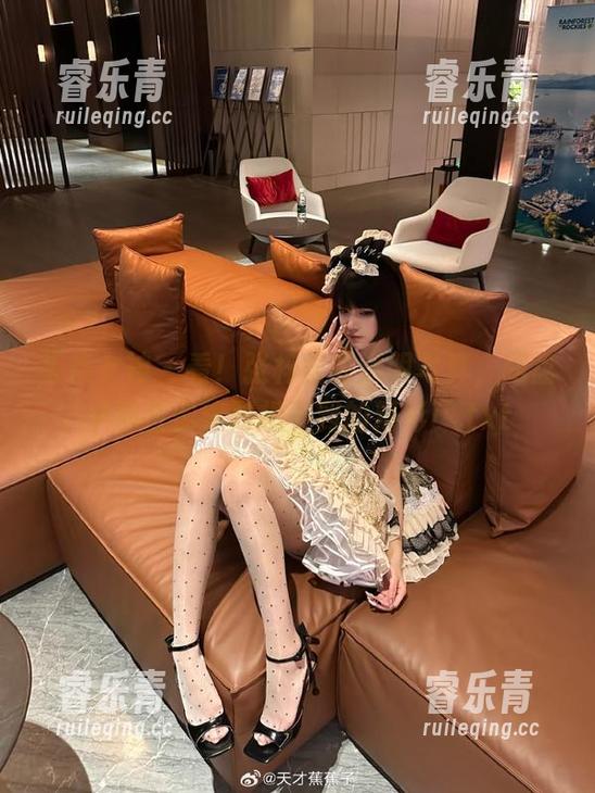 头条女神 - 看！张梓柔的透明写真，网盘中那些你绝对想不到的精彩！.txt