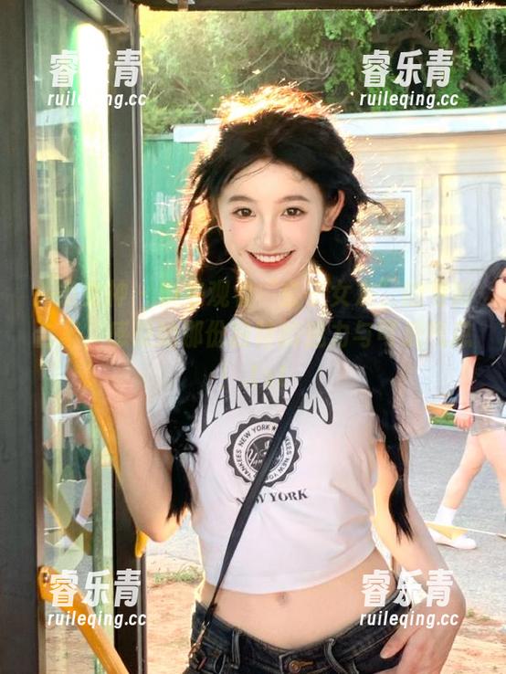 头条女神 - 快来观看“玄子女友”的写真合集，感受她那份独特的魅力与可爱气息！.txt