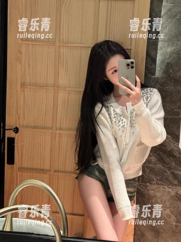 头条女神 - 超高清蔡楠夏日主题壁纸，记录每个美好瞬间.txt
