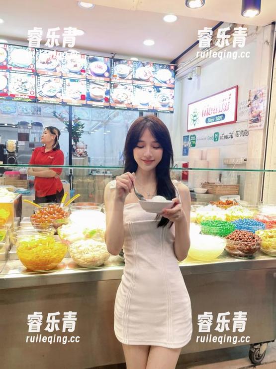 跟随奈汐酱Nice的视觉之旅，体验夏日图库中的精彩作品.txt