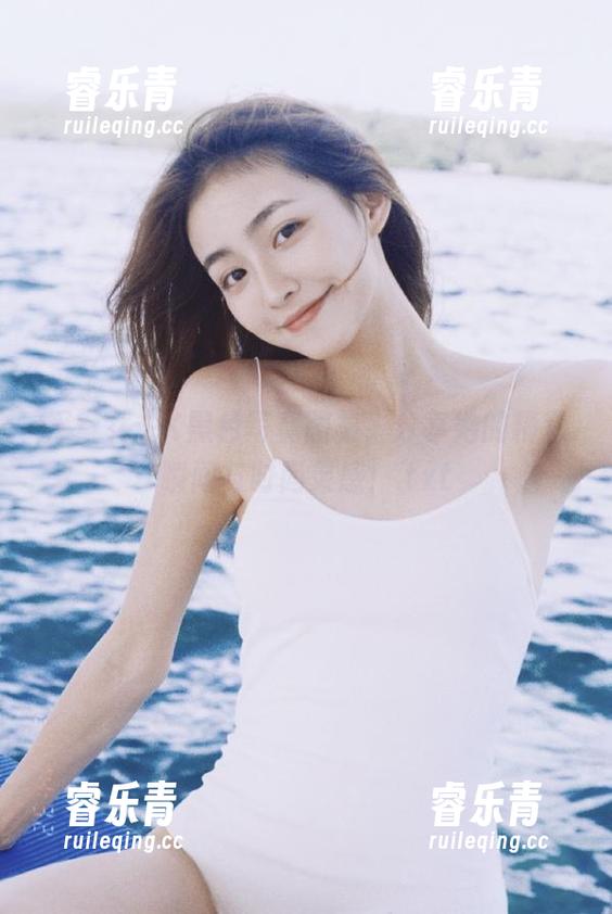 女主K 探索女主K黑色写真图集,分享她的精彩瞬间与时尚灵感!.txt