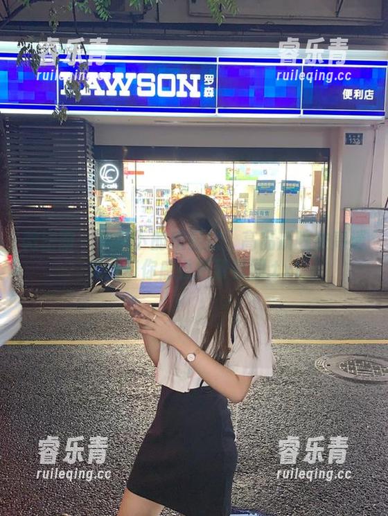 宋昱欣 微密圈 - 夜色下的宋昱欣:高品质睡衣高清美图带你感受温馨氛围.txt