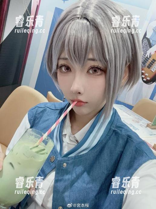 宫本樱浴室高清图集：一场美丽与梦幻的视觉盛宴.txt