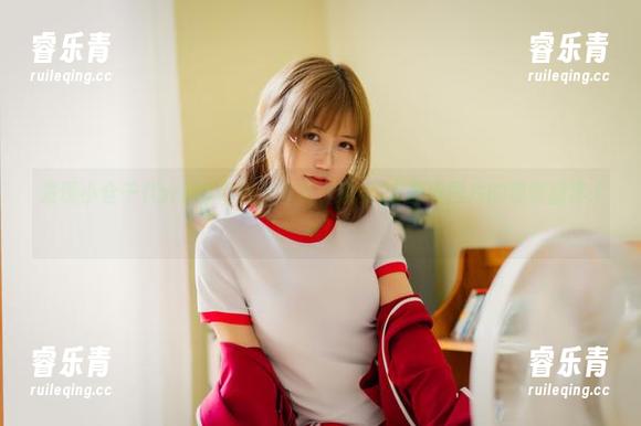 发现小仓千代w的8月舰长写真，感受2B原皮图片的视觉盛宴.txt