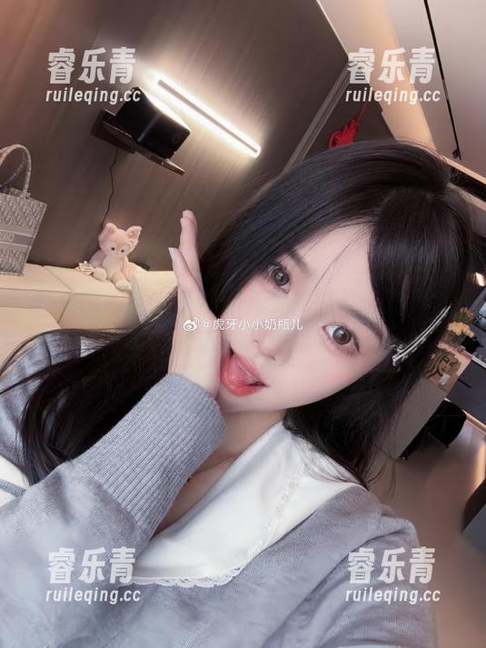 绝美瞬间！小小奶瓶儿兔女郎加长版最新套图让人心动不已.txt