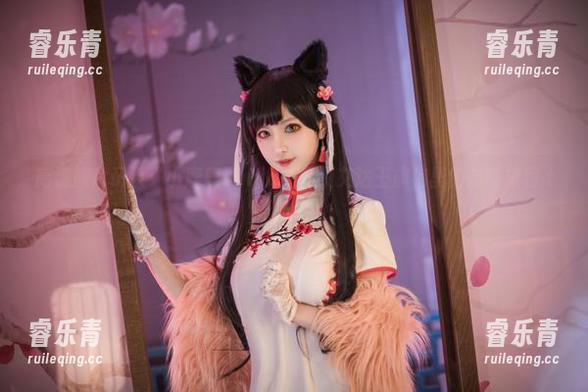 小鹿鹿shika 高清照片记录“小鹿鹿shika”穿梭艾达王旗袍里的时尚旅程.txt