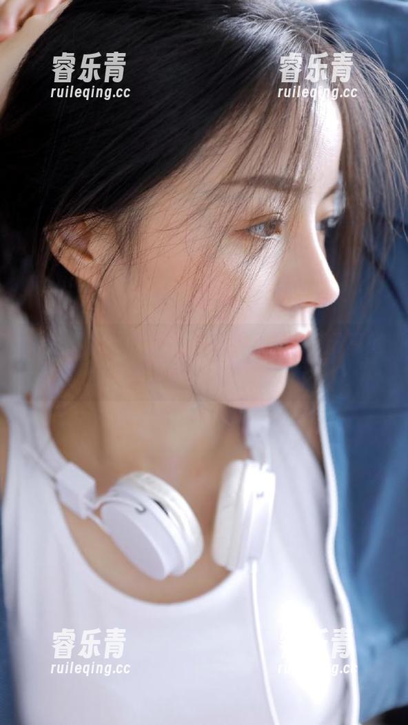 少女秩序 - 小满的JK写真大公开，分享她的青春与活力每一天！.txt