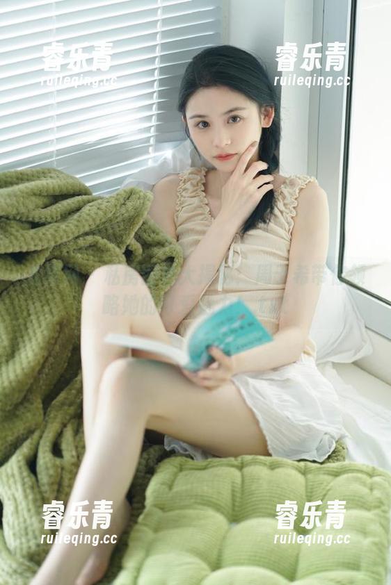 尤果网 - 私房图包大揭秘：周于希带你领略她的可爱魅力！.txt