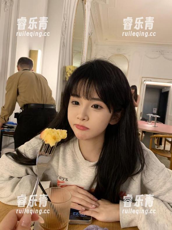 尤果网-尤菲儿 尤果网 - 尤菲儿夏天写真合集,带你领略阳光下最美的变幻风景.txt