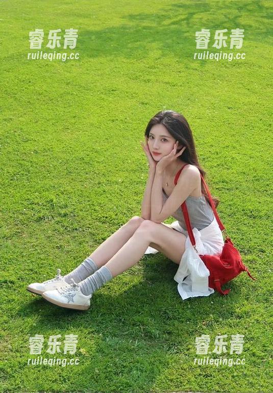 尤果网 - 尖端时尚与御姐魅力结合，景思晴的写真更新让你一见倾心！.txt