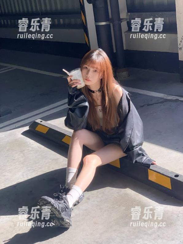 尤果网 - 加入王尔琳比基尼写真之旅，独家图片和原图展示无与伦比的美丽.txt