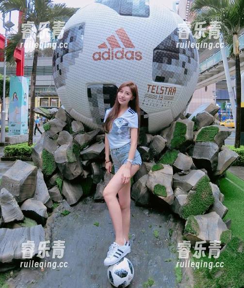 尤果网-球球 尤果网 - 球球秘书的独特写真图册,带你走进她的视觉世界与艺术灵魂.txt