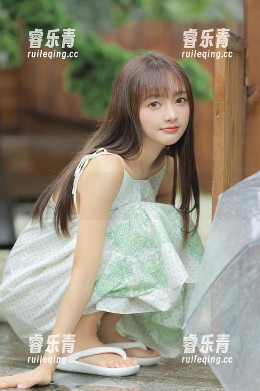 尤果网 - 走进禅叽zankii的校服写真世界：不可错过的精美图包.txt