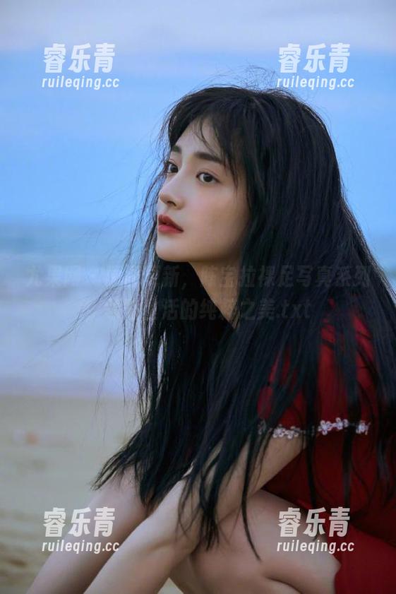 尤果网 - 原图更新，陈宝拉裸足写真系列，领略生活的纯粹之美.txt