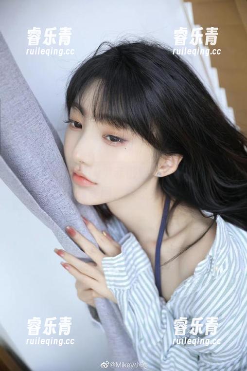 尤蜜荟 - Emily尹菲御姐写真盛宴来袭，下载你的专属美图，尽在免费分享中.txt