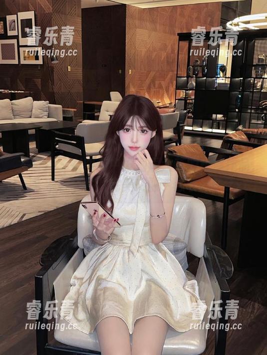 尤蜜荟 - 在图库中发掘周大萌的短裤作品：艺术与个性的完美交融，必收藏！.txt