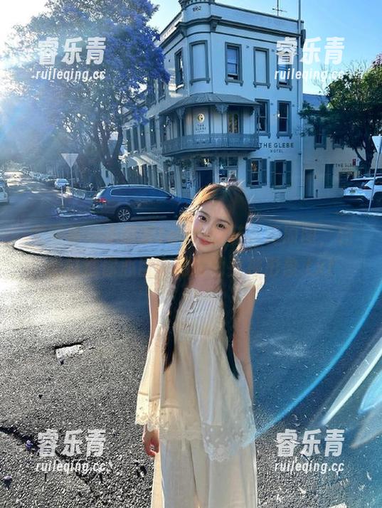 尤蜜荟 - 小茶茶tea高跟鞋写真原图，轻松打造你心目中的时尚女神形象.txt