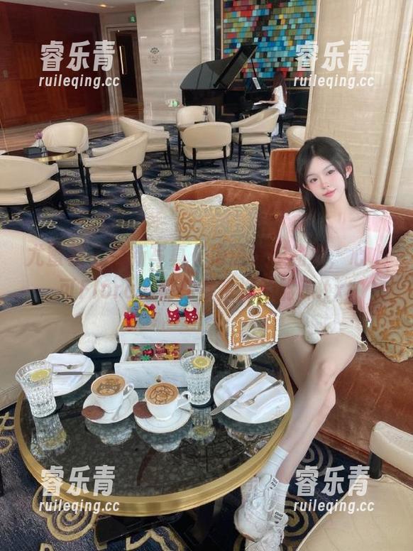 尤蜜荟 - 最新写真《海边》作品集，心上可Flora邀请你共赏海的韵味.txt