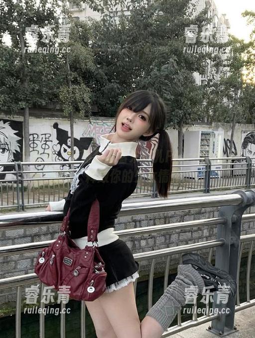 尤蜜荟 - 在图包里看朱可儿Flora的私房清纯，释放你的少女情怀.txt