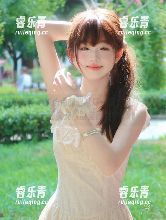 尤蜜荟-梦心月 尤蜜荟 - 梦心月制服写真合集,沉醉于梦幻与现实交织的套图之中.txt