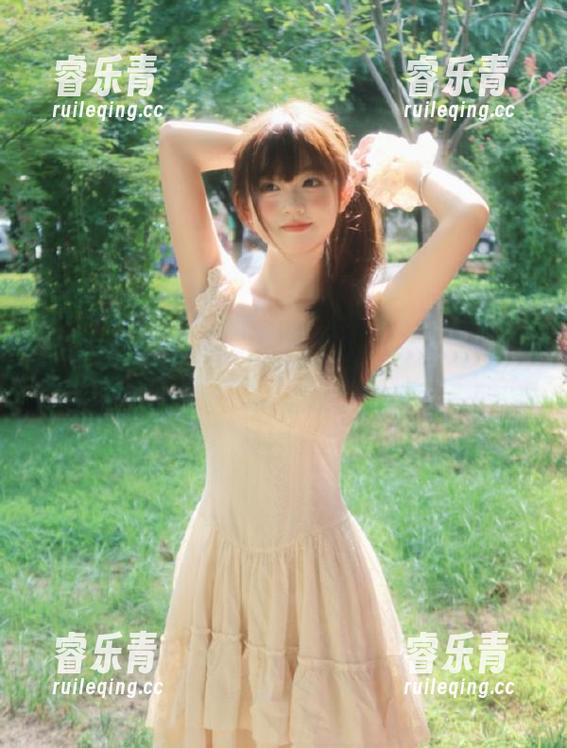 尤蜜荟-谭小灵 尤蜜荟 - 感受无圣光的美,谭小灵连衣裙写真图片展现个性.txt