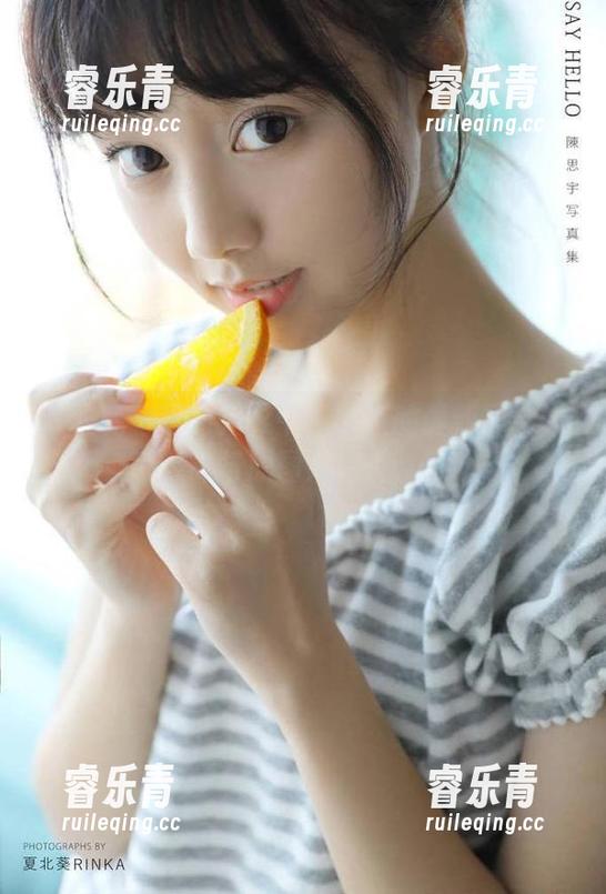 在安克雷奇的光影中：屿鱼的最新写真作品与原图分享.txt