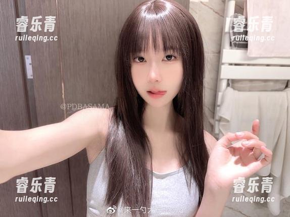 布丁大法 布丁大法与护士的完美交融,绝美写真原图展现健康生活之美!.txt