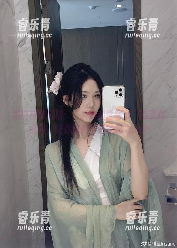 抖娘利世 发现独特风格:“抖娘利世秘书”高清作品集,让你沉醉于她的魅力.txt