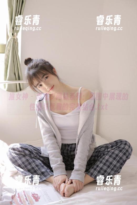 推女神 - 乔恩夕网袜系列：原图中展现的性感与优雅的完美结合.txt