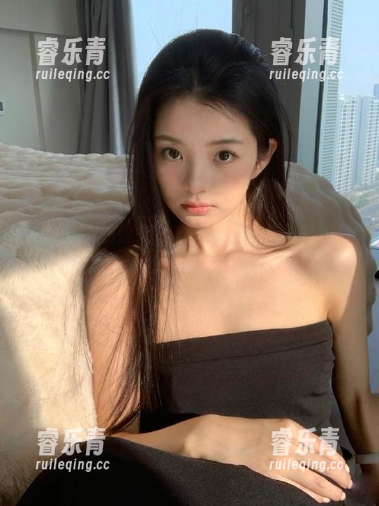 推女神-朱赢Molly 推女神 - 震撼来袭!高清原图朱赢Molly短裤写真,尽情释放你的视觉享受!.txt